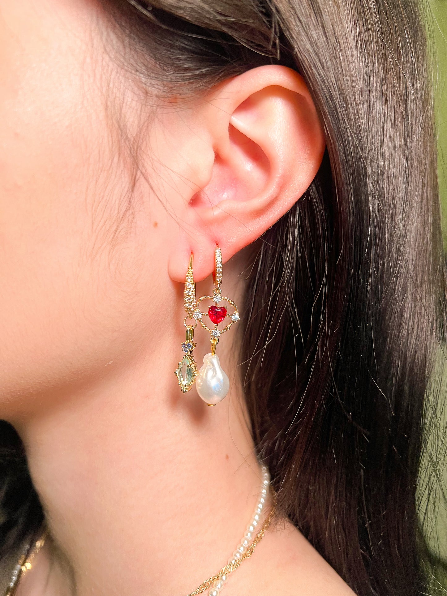 莓果星冠 · Berry Crown Earrings