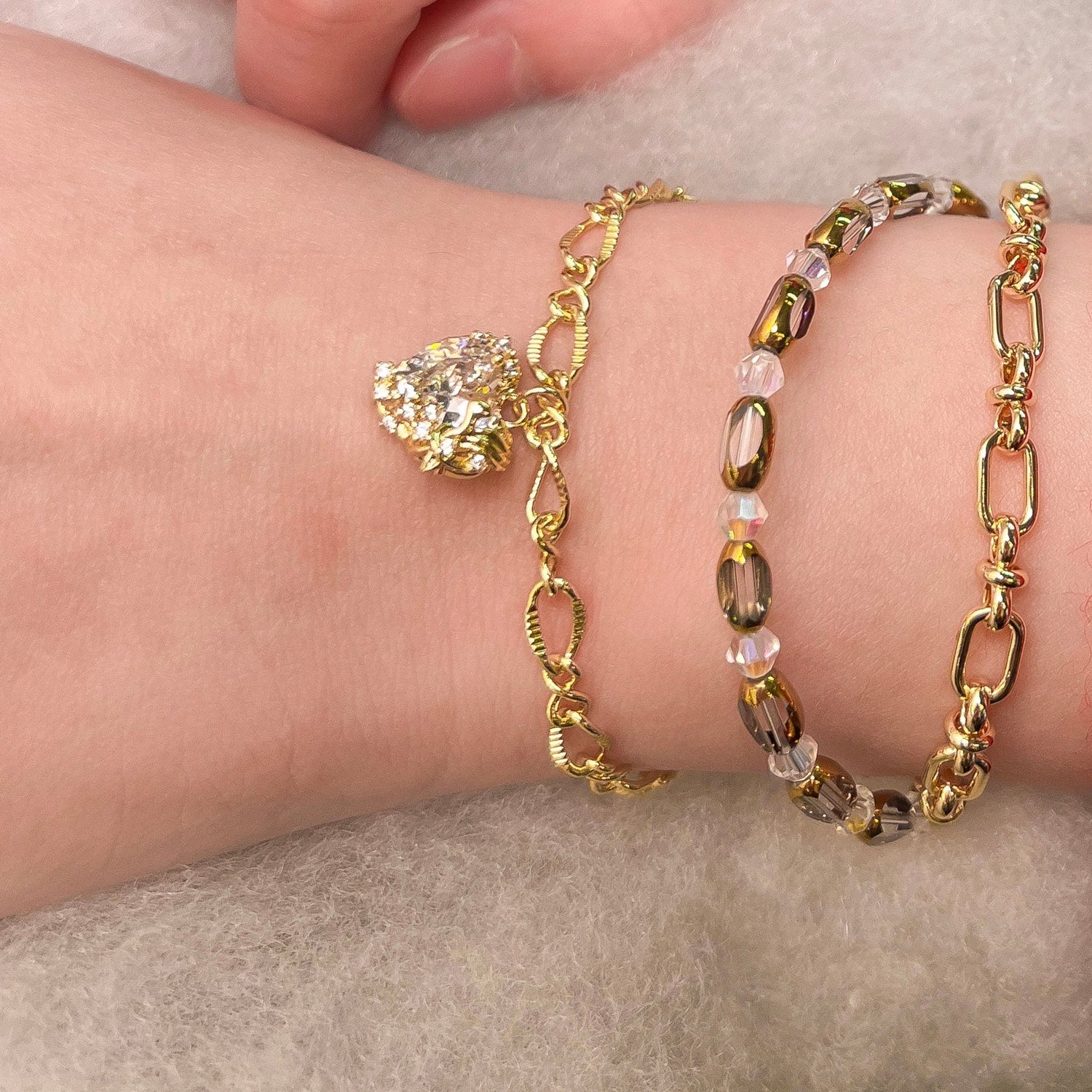 BRACELET