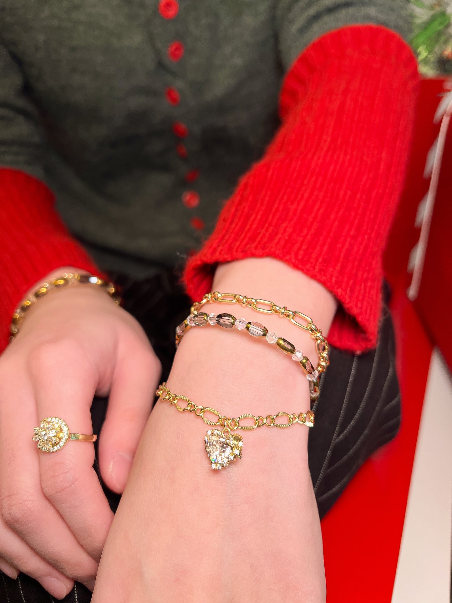 金燈綻語 · Golden Gleam Bracelet