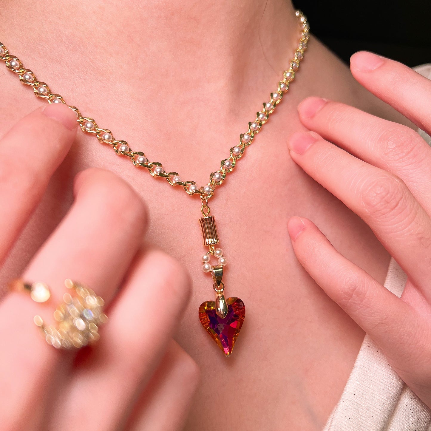 紅芒心弦 · Ember Chord Necklace